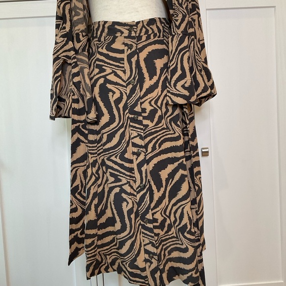 Ganni animal Print Skirt Sets Top Surplice Neck Buttoned Front Skirt Sz 6 and 4 - Picture 9 of 16